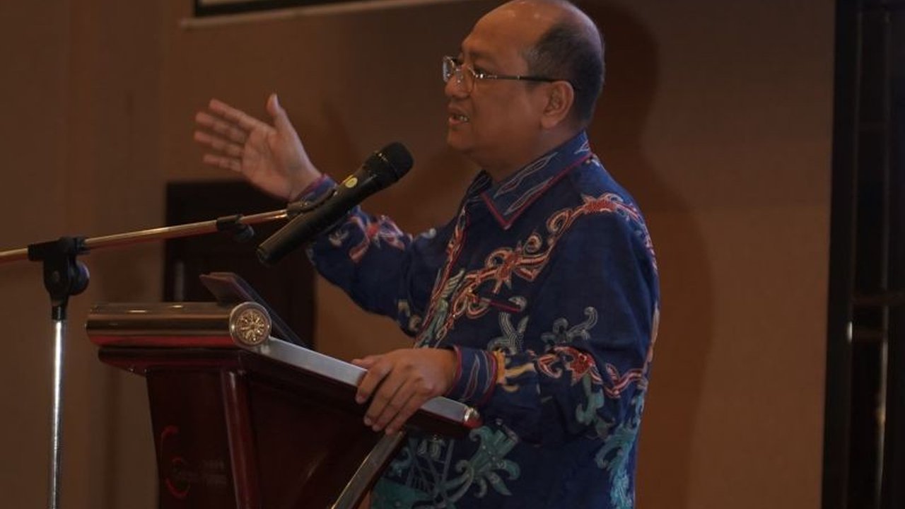 Kementerian Dalam Negeri (Kemendagri) mendorong pemerintah daerah untuk mencegah defisit APBD dengan memanfaatkan transformasi digital melalui Sistem Informasi Pemerintahan Daerah (SIPD) guna pengelolaan keuangan yang lebih efisien dan transparan.