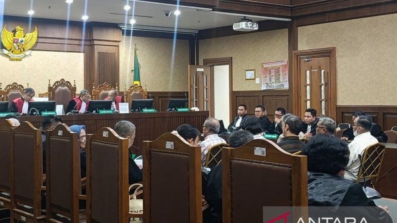 Zulheri, mantan Dirut Dapen Bukit Asam periode 2013-2018, dituntut 13 tahun penjara dan denda Rp750 juta terkait kasus korupsi pengelolaan dana pensiun yang merugikan negara hingga Rp234,51 miliar.