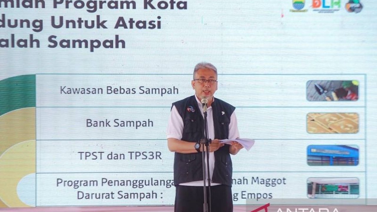 Pemkot Bandung dan Pemkab Garut berkolaborasi mengelola sampah, memanfaatkan TPA Pasir Bajing di Garut sebagai solusi sementara atas penuhnya TPA Sarimukti, dengan target pengurangan dan pengolahan sampah di sumber.