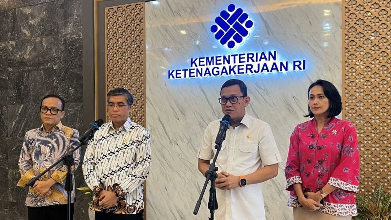 Kementerian P2MI dan Kemnaker perkuat kolaborasi untuk mencapai target penempatan 425 ribu Pekerja Migran Indonesia (PMI) pada 2025, memanfaatkan pelatihan vokasi untuk meningkatkan kompetensi calon PMI.