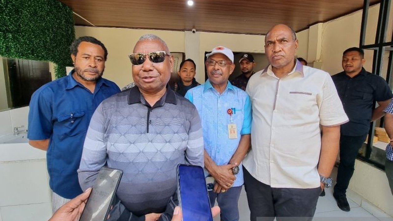 Gubernur Papua Barat terpilih mengusulkan pelarangan sementara penjualan minuman keras menjelang perayaan HUT ke-170 Pekabaran Injil di Pulau Mansinam untuk menjaga keamanan dan ketertiban selama perayaan.