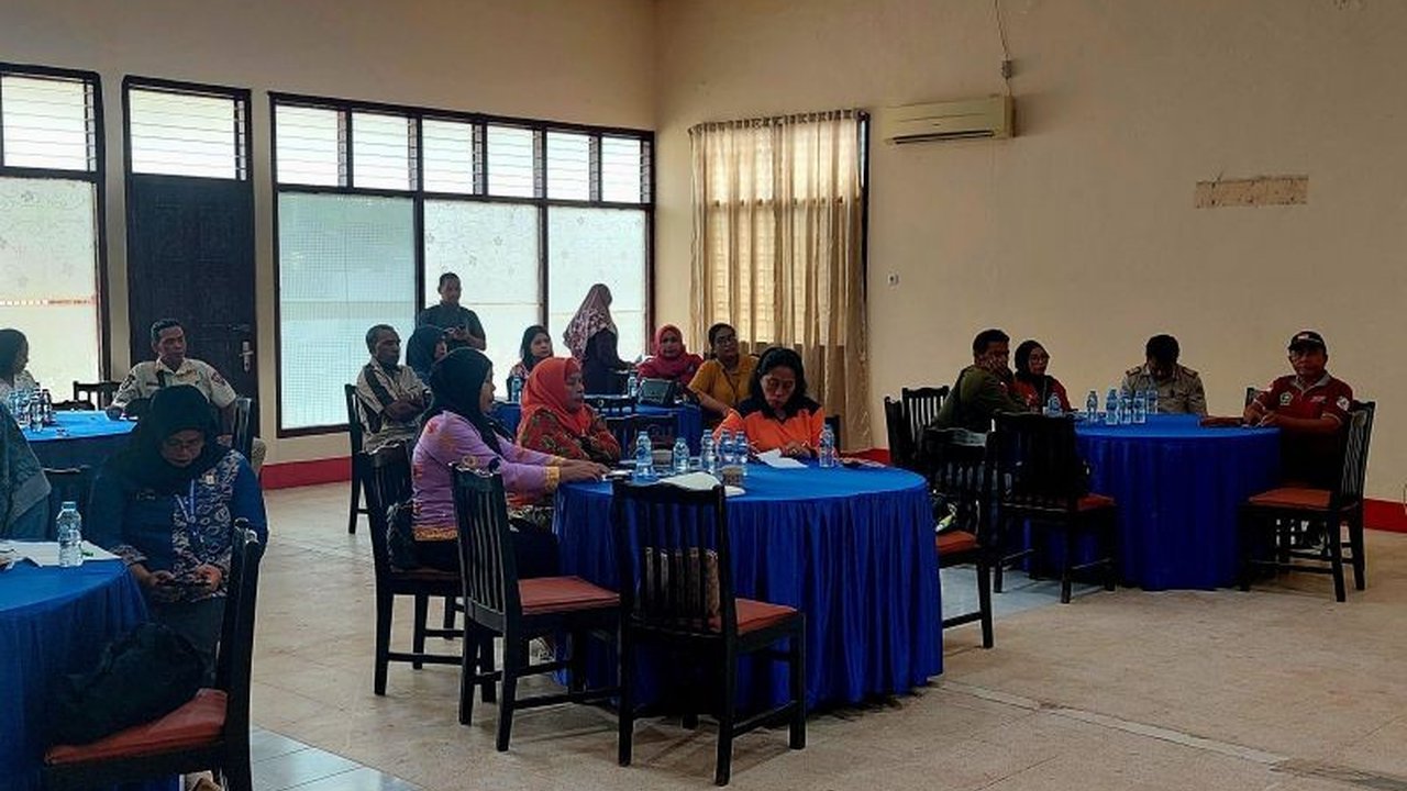 Komisi Penanggulangan AIDS (KPA) Kota Sorong memperkuat koordinasi lintas sektor untuk mencegah dan menangani kasus HIV/AIDS yang meningkat, dengan 215 kasus baru tercatat pada tahun 2024.