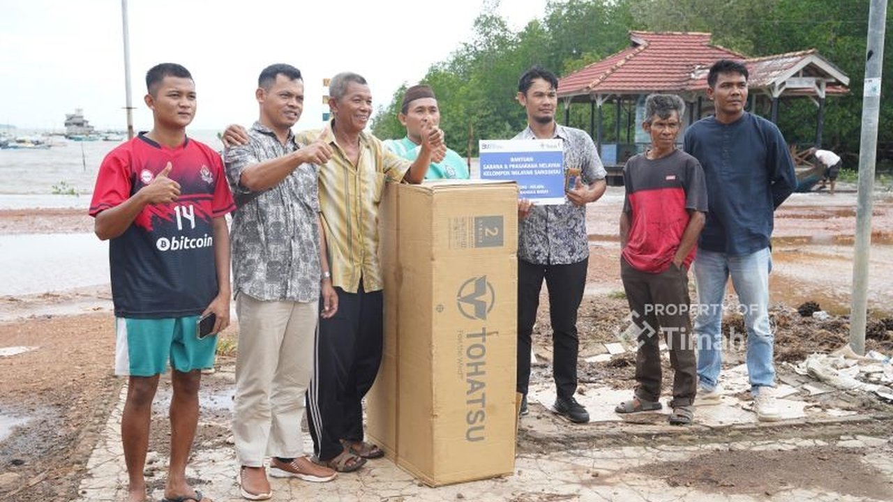 PT Timah Tbk memberikan bantuan alat tangkap ikan kepada nelayan di Desa Beruas, Bangka Barat, guna meningkatkan pendapatan dan kesejahteraan mereka.