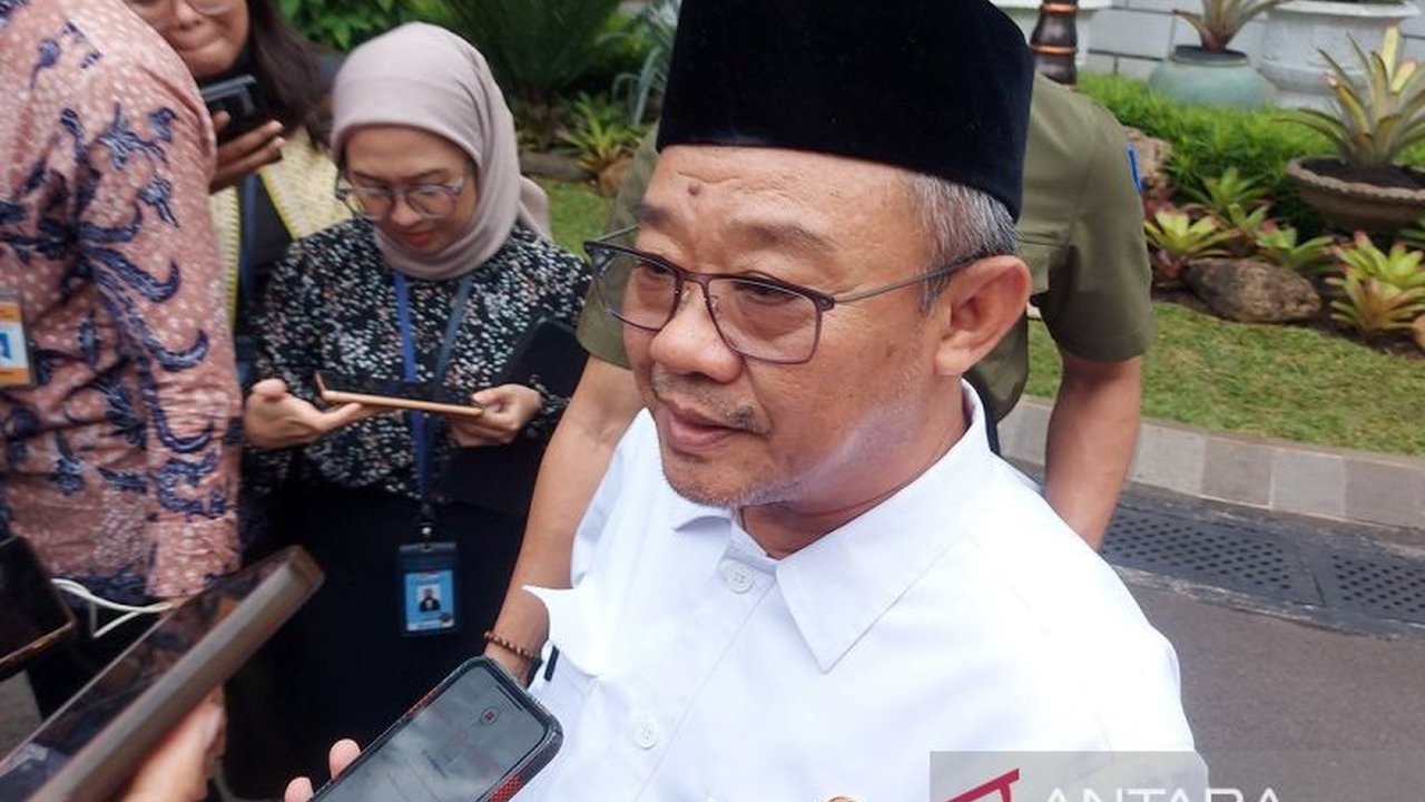 Komisi X DPR RI memberikan apresiasi positif terhadap berbagai capaian dan terobosan Menteri Pendidikan, Kebudayaan, Riset, dan Teknologi (Mendikbudristek) dalam 100 hari kepemimpinannya, terutama kebijakan yang berpihak pada guru dan murid serta fokus pa