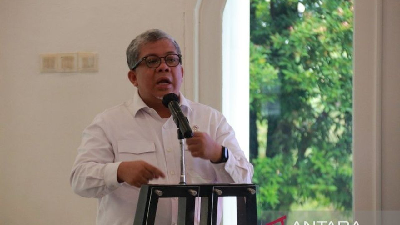 Wakil Menteri Perumahan dan Kawasan Permukiman (Wamen PKP) menyebut pembangunan rumah secara besar-besaran sebagai solusi untuk mengurangi ketimpangan ekonomi di Indonesia, dengan target tiga juta rumah per tahun.