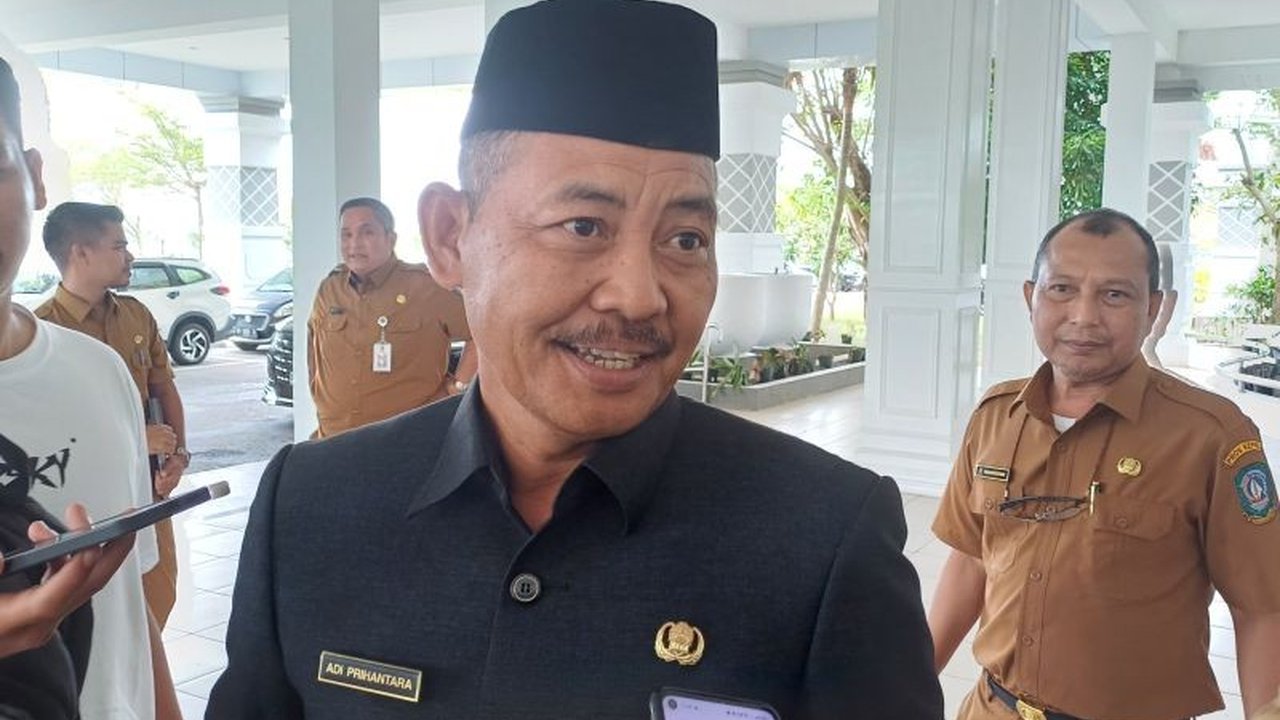 Pemerintah Provinsi Kepri memutuskan untuk tidak membeli mobil dinas baru bagi Gubernur dan Wakil Gubernur terpilih periode 2025-2030, melainkan tetap menggunakan kendaraan dinas lama karena keterbatasan anggaran dan kewajiban melunasi tunggakan pembayara