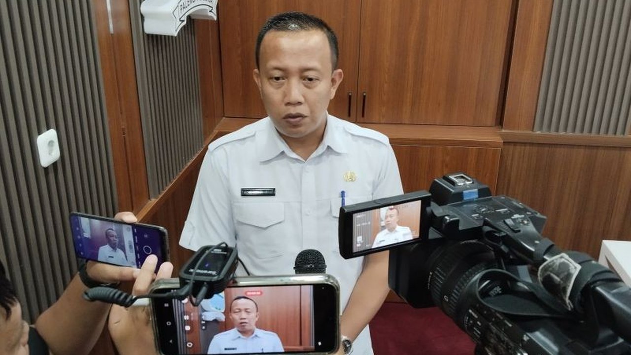 Disdik Palembang mengurangi durasi jam pelajaran dan menyesuaikan jam sekolah selama Ramadhan 2025 untuk kenyamanan siswa dan guru menjalankan ibadah puasa, sekaligus meningkatkan kegiatan keagamaan dan literasi zakat.