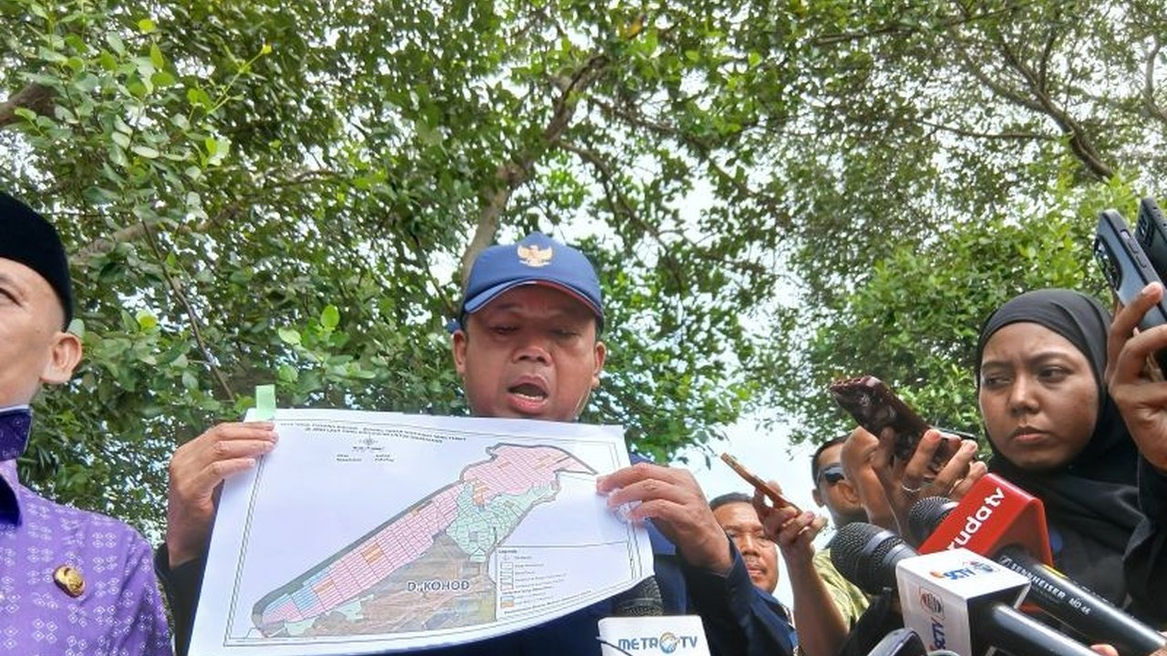 Kementerian ATR/BPN resmi mencabut SHGB dan SHM pagar laut milik PT Intan Agung Makmur di Kabupaten Tangerang karena cacat prosedur dan materiil, melanggar ketentuan yuridis dan berada di luar garis pantai.