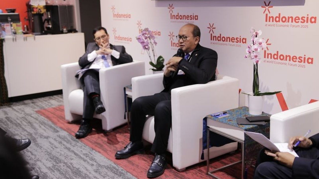 Menteri Investasi Rosan Roeslani menekankan peran hilirisasi dalam mendongkrak pertumbuhan ekonomi Indonesia hingga 8 persen, ditunjang strategi pemerintah memanfaatkan bonus demografi dan pengembangan sektor unggulan.