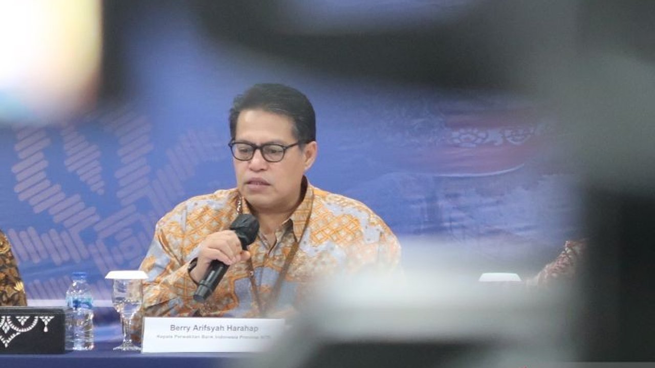 Dana pihak ketiga (DPK) rumah tangga di Nusa Tenggara Barat (NTB) tumbuh signifikan sebesar 9,63 persen pada tahun 2024, berlawanan dengan tren nasional, didorong oleh konsumsi rumah tangga yang cukup tinggi sehingga dana berlebih dialihkan ke deposito.