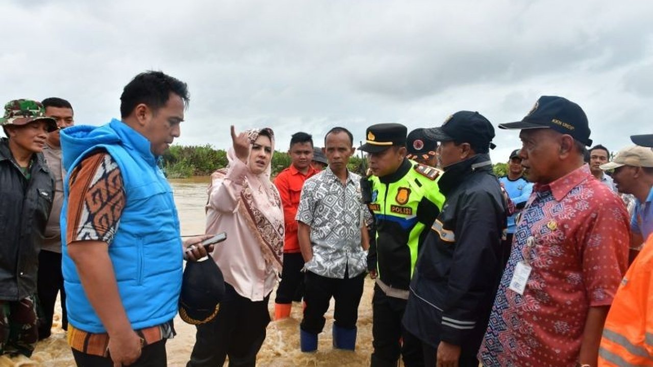 Pemerintah Kabupaten Pekalongan gencar memperbaiki infrastruktur di Petungkriono pasca longsor, menargetkan akses jalan kembali normal dan pencarian korban selesai dalam waktu dekat.
