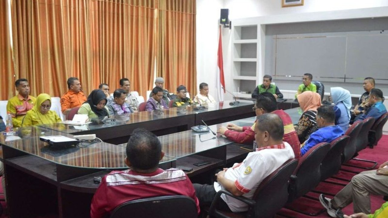 Pemerintah Kota Baubau memulai program Makan Bergizi Gratis (MBG) tahap pertama dengan menyediakan 3.500 porsi makanan bergizi untuk delapan sekolah, menargetkan pelajar, balita, ibu hamil, dan menyusui, sebagai bagian dari program strategis pemerintah pu
