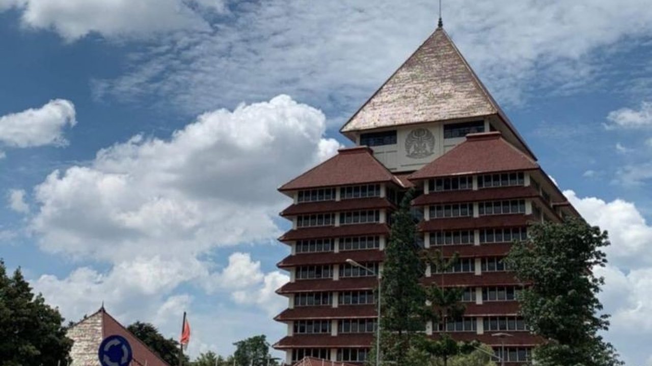 Universitas Indonesia (UI) dan Kementerian Pariwisata dan Ekonomi Kreatif berkolaborasi mengembangkan ekonomi kreatif melalui konsorsium, pelatihan, dan kolaborasi industri untuk mendukung visi Indonesia Emas 2045.