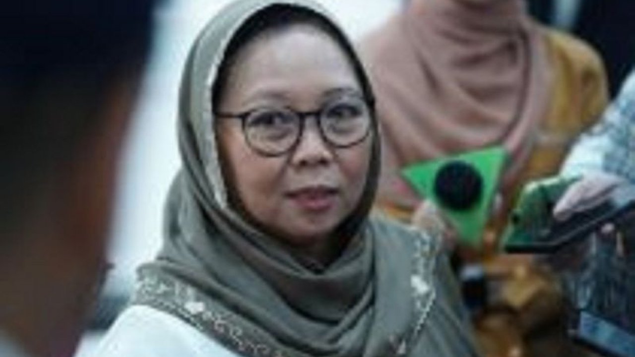 Alissa Wahid mengkritik kebijakan tes kehamilan di SMA Sulthan Baruna, Cianjur, yang dianggapnya sebagai tindakan diskriminatif dan melanggar privasi siswa perempuan.