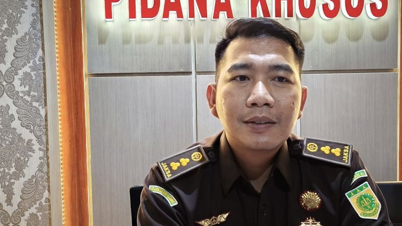 Kejati Lampung telah memeriksa 15 saksi terkait kasus dugaan mafia tanah di Lampung Selatan yang melibatkan aset Kementerian Agama, dan terus mengumpulkan bukti untuk mengungkap tersangka.