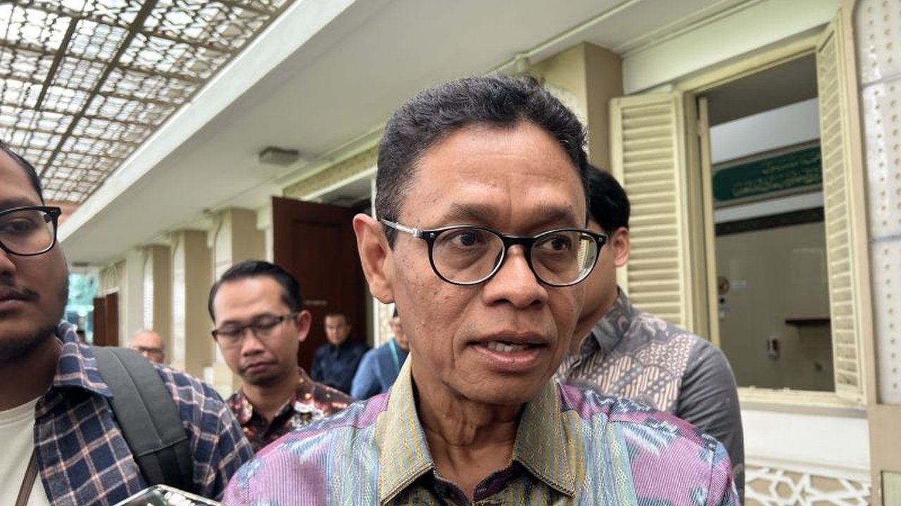 Wakil Menteri ESDM membantah kabar kenaikan royalti nikel menjadi 15 persen, meskipun sebelumnya Asosiasi Penambang Nikel Indonesia (APNI) menyatakan kekhawatiran akan hal tersebut.