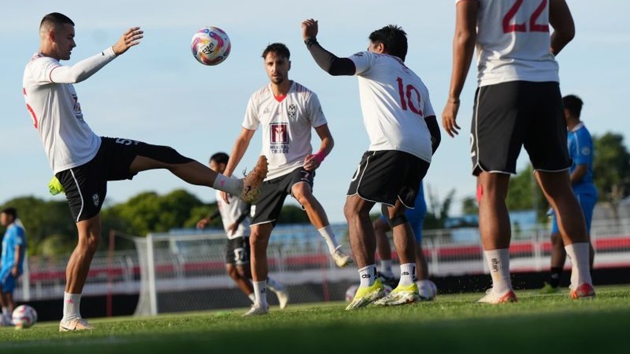 Pelatih Malut United, Imran Nahumarury, meminta fokus timnya sepenuhnya tertuju pada laga melawan Persik Kediri di pekan ke-20 BRI Liga 1, usai kemenangan atas Persebaya Surabaya.