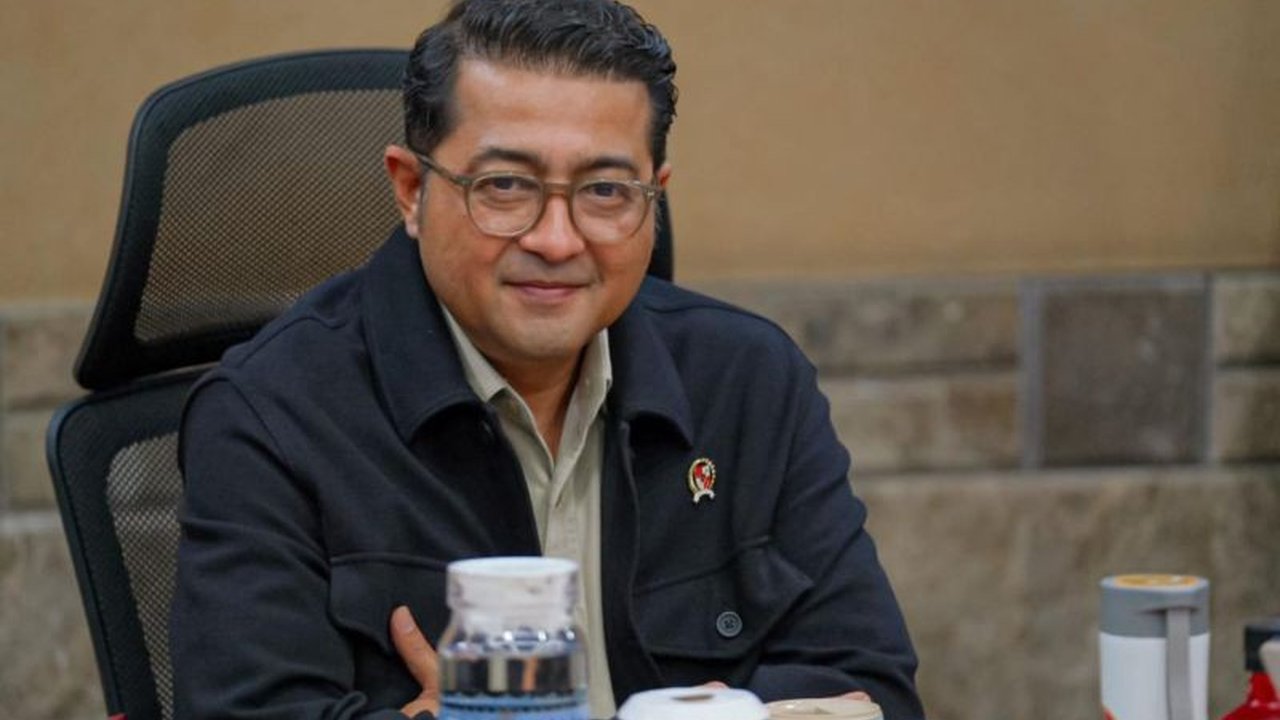 Dalam 100 hari kerja, Kemenparekraf berkomitmen dampingi seniman Indonesia daftarkan Hak Kekayaan Intelektual (HKI) untuk melindungi karya dan meningkatkan nilai ekonomi.