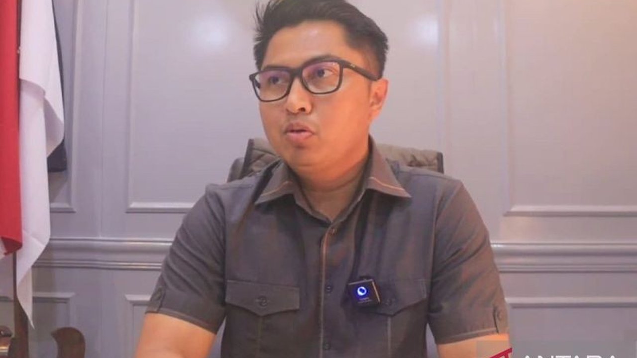 Penemuan jasad wanita tanpa kepala dalam koper di Ngawi, Jawa Timur, pada 23 Januari 2024, mengungkap kasus mutilasi yang tengah diselidiki polisi, termasuk pencarian bagian tubuh korban dan pelaku.