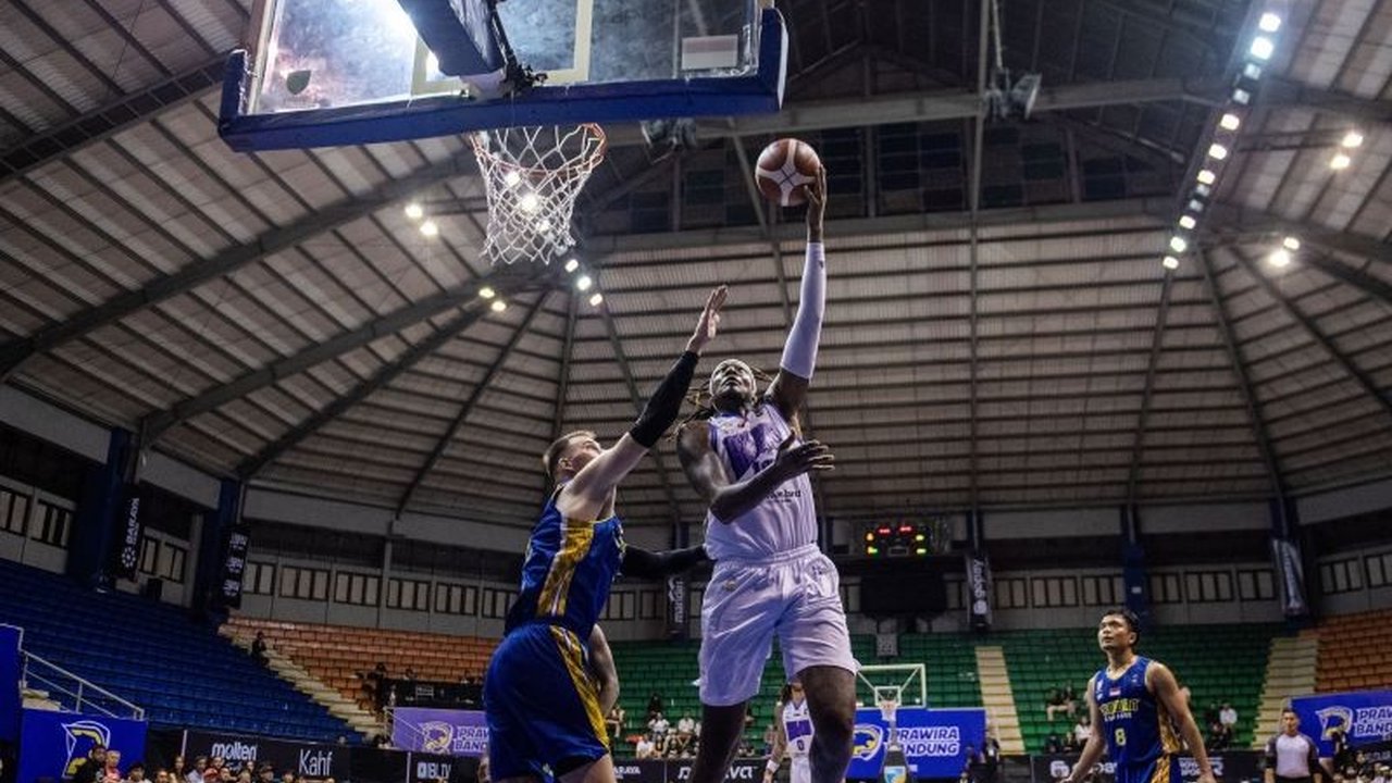 Prawira Bandung mengalami kekalahan kandang 61-71 atas Tangerang Hawks dalam pertandingan IBL 2025 pekan ketiga, Jumat (24/1), di C-Tra Arena Prawira, Bandung,  menandai kemenangan bersejarah Hawks atas Prawira.