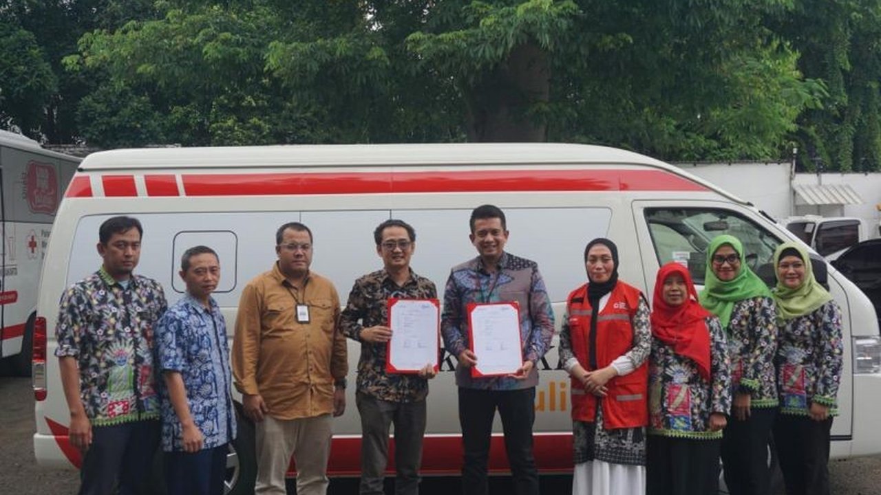 Bank DKI memperkuat kemitraan dengan Palang Merah Indonesia (PMI) DKI Jakarta melalui penyerahan satu unit mobil operasional untuk mendukung layanan kesehatan masyarakat.