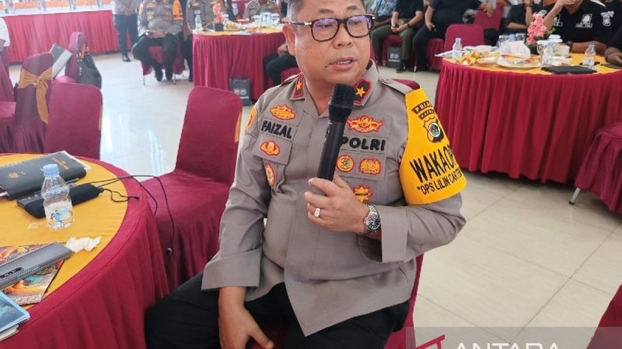 Polri mengimbau masyarakat Papua untuk waspada terhadap propaganda kelompok kriminal bersenjata (KKB) yang menyebarkan hoaks ancaman genosida oleh TNI-Polri, bertujuan menciptakan keresahan dan opini negatif.