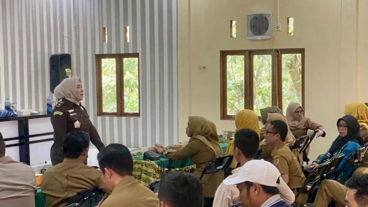 Kejari Hulu Sungai Tengah meluncurkan inovasi 'Meratus Berat' untuk memonitor dan mengevaluasi efektivitas program Restorative Justice (RJ), termasuk memantau pelaku RJ dan terpidana bebas bersyarat, serta melibatkan masyarakat melalui program 'Sivasedes.