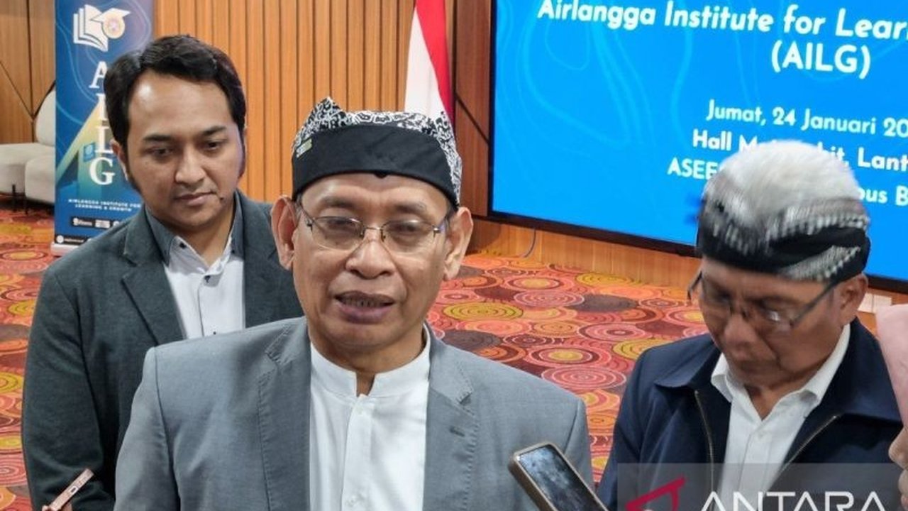 Rektor Unair menyambut positif wacana pemerintah memberikan izin konsesi tambang kepada perguruan tinggi, meskipun menyadari tantangan dan risiko dalam pengelolaan bisnis pertambangan yang kompleks.