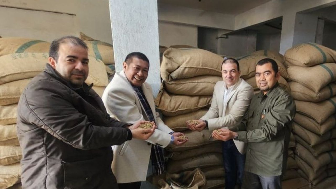 Duta Besar RI untuk Mesir menekankan Mesir sebagai pasar utama ekspor kopi Indonesia, dengan pangsa pasar mencapai 41,45 persen dan potensi pertumbuhan yang signifikan, ditunjang kerjasama kuat antara pelaku usaha kedua negara.