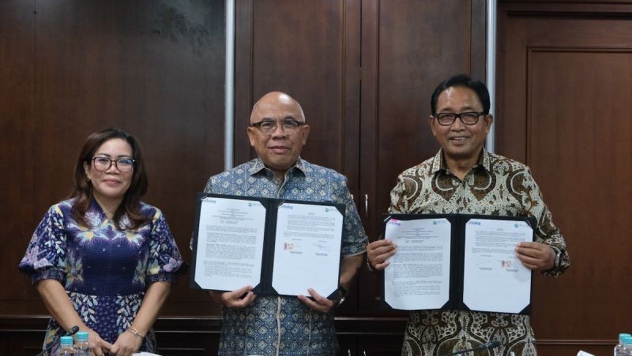 Bulog dan RNI berkolaborasi dalam pengelolaan pergudangan, distribusi pangan, dan digitalisasi logistik untuk meningkatkan efisiensi dan ketahanan pangan nasional, ditandai dengan penandatanganan nota kesepahaman pada 25 Januari 2024.