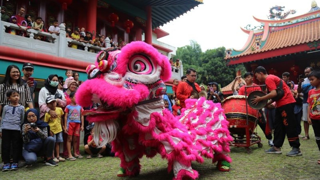 Taman Mini Indonesia Indah (TMII) menggelar Festival Pecinan dari 24 Januari hingga 2 Februari 2025, menyuguhkan beragam atraksi budaya dan kegiatan menarik untuk merayakan Tahun Baru Imlek 2576.