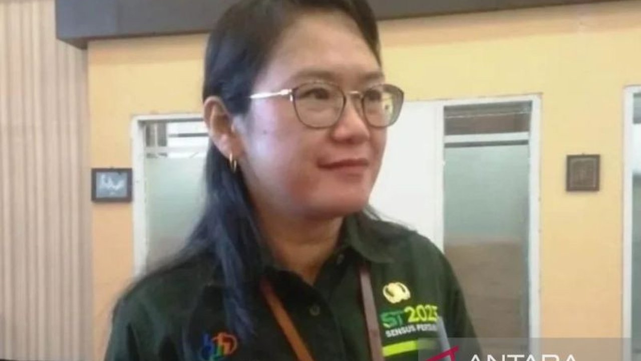 Badan Pusat Statistik (BPS) Kalimantan Timur mencatat penurunan angka kemiskinan sejak 2022, disebabkan oleh enam faktor utama, termasuk kenaikan upah buruh dan pertumbuhan ekonomi.