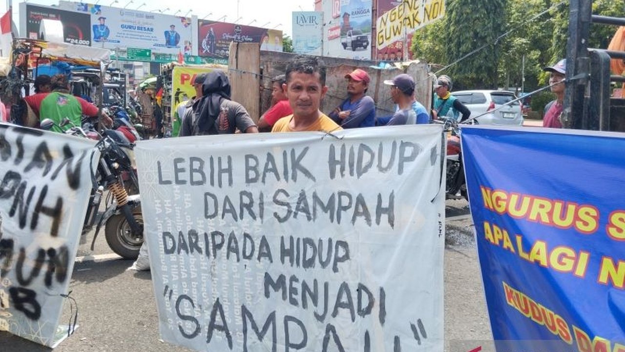 TPA Kudus Ditutup, Pengangkut Sampah Demo Tuntut Lokasi Pembuangan Sementara