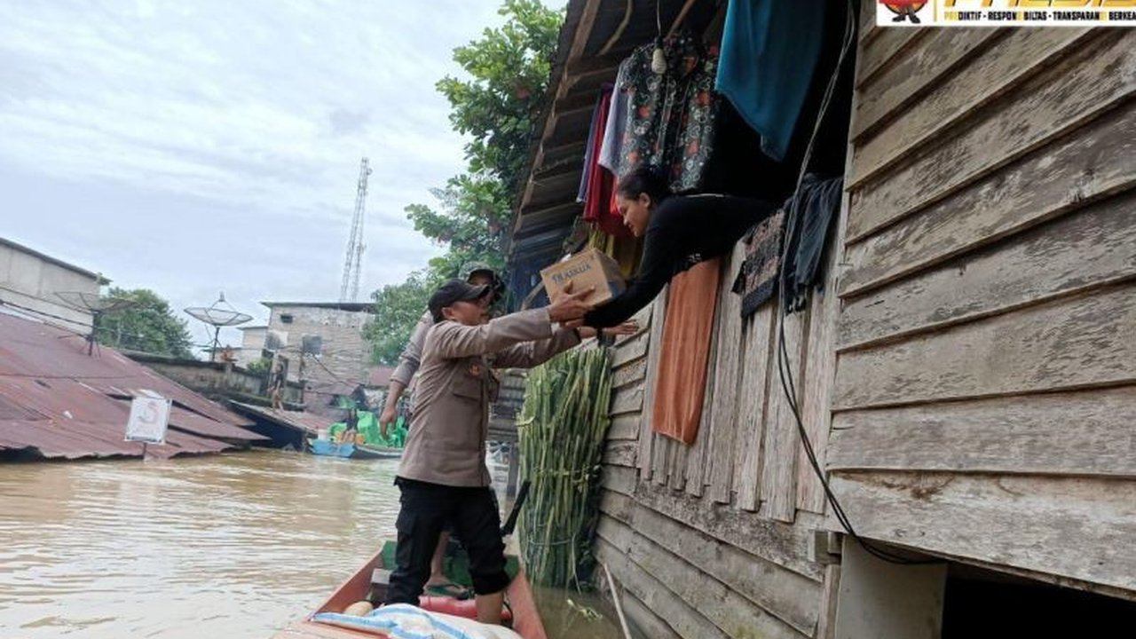 Sebanyak 5.216 warga Bengkayang, Kalimantan Barat, terdampak banjir dan telah mulai menerima bantuan logistik dari BPBD serta para donatur setelah hujan deras melanda sembilan kecamatan.