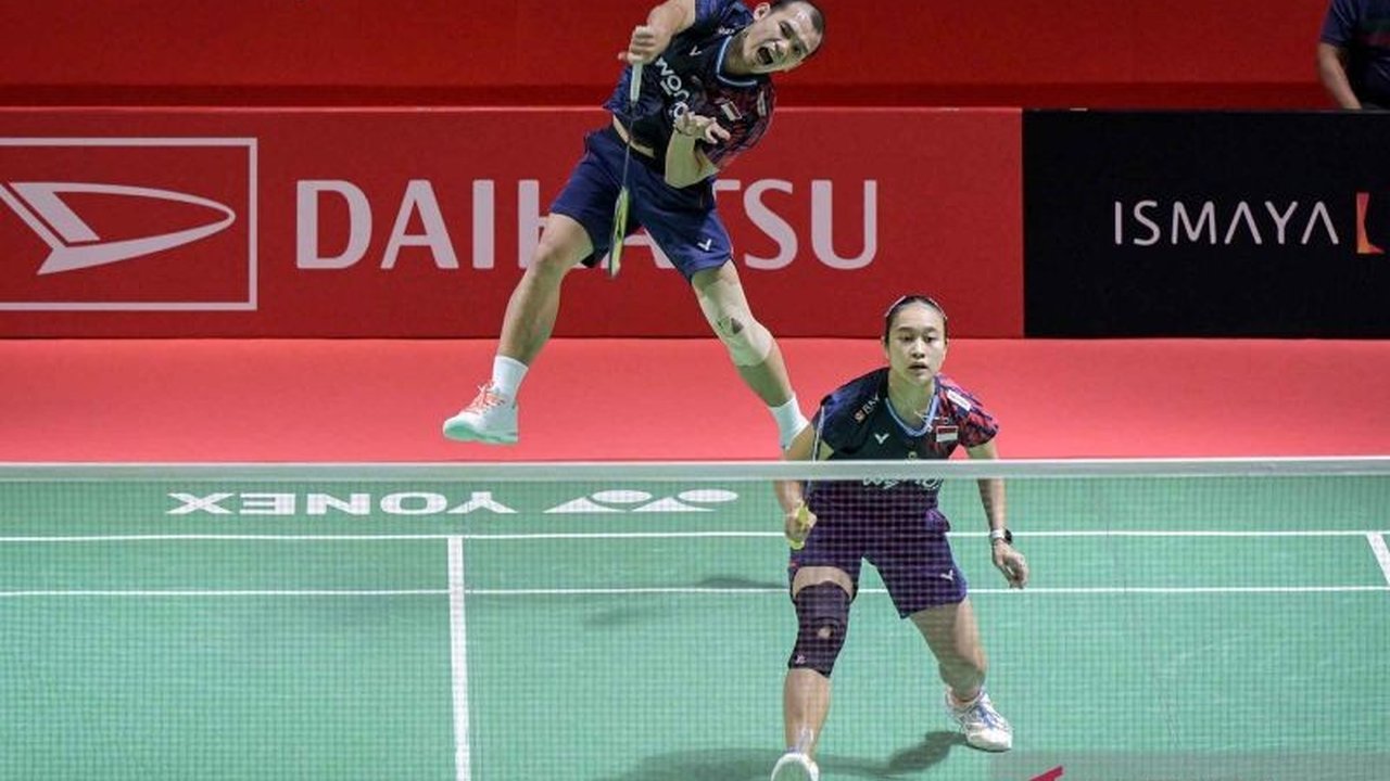 Pasangan ganda campuran Indonesia, Rinov Rivaldy/Lisa Ayu Kusumawati, harus mengakui kekalahan dari wakil Jepang di semifinal Indonesia Masters 2025 yang berlangsung di Istora Gelora Bung Karno, Sabtu kemarin.