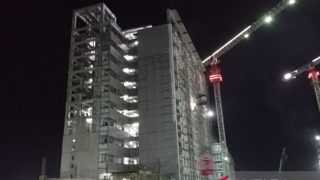 Kepala Otorita IKN, Basuki Hadimuljono, mengumumkan rencana penggunaan Rp48,8 triliun dari APBN untuk pembangunan tahap kedua IKN, meliputi kompleks legislatif, yudikatif, dan infrastruktur pendukung, serta pengembangan perumahan.