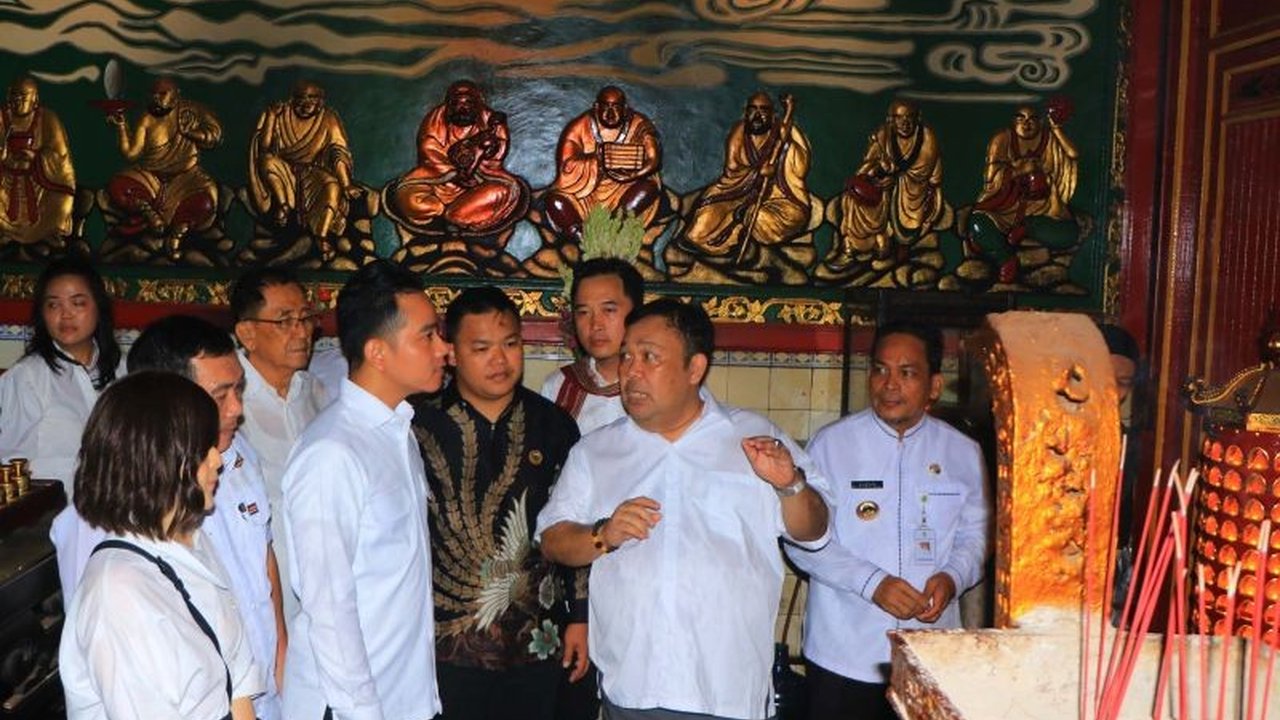 Pemerintah Kota Tangerang bersama Forkopimda memastikan keamanan dan kenyamanan perayaan Imlek 2025, ditandai dengan kunjungan Wapres dan suasana perayaan yang mulai terasa di Pecinan Tangerang.