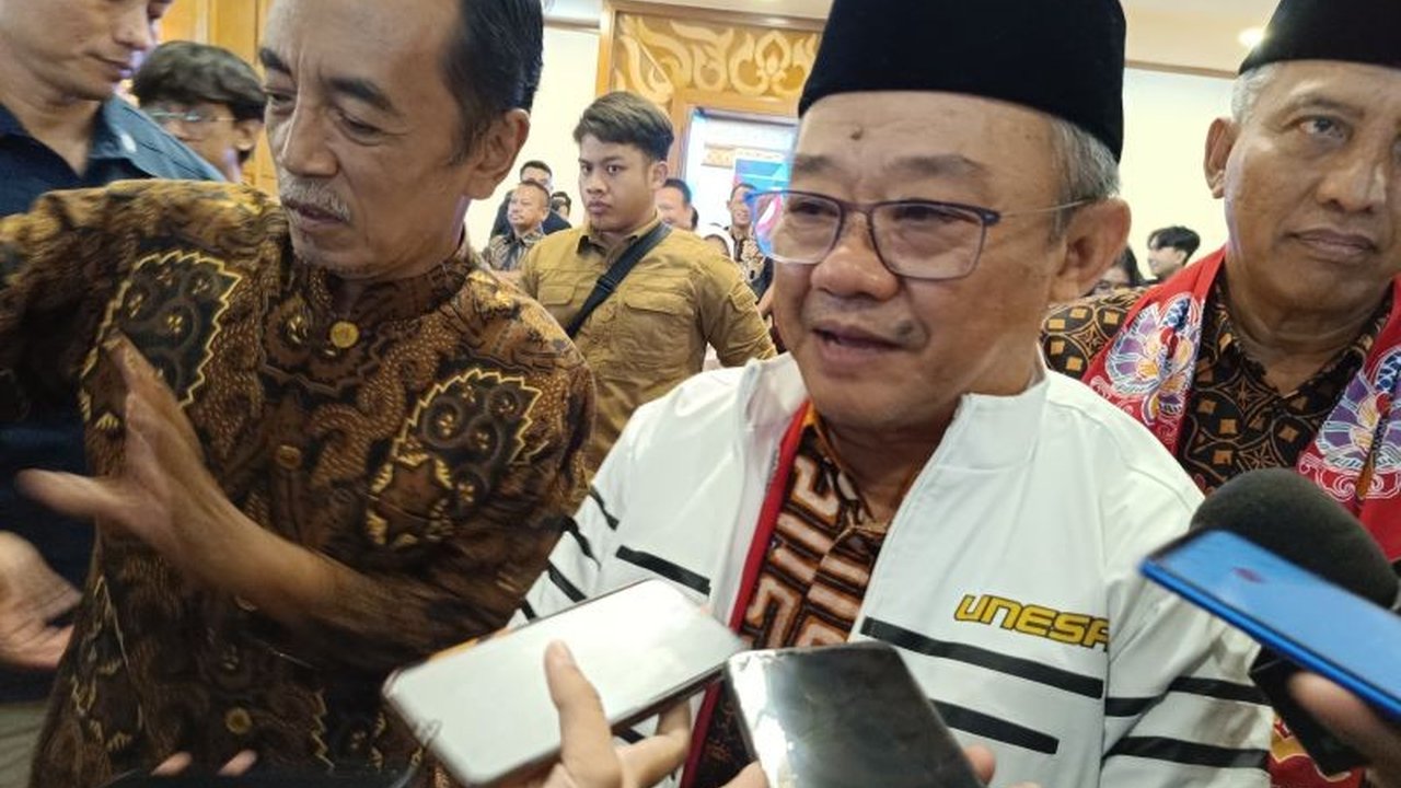 Mendikdasmen, Abdul Mu'ti, mengumumkan bahwa model Ujian Nasional (UN) yang baru akan diumumkan setelah aturan Penerimaan Peserta Didik Baru (PPDB) resmi dirilis, dengan rencana pelaksanaan di tahun 2025 untuk SMA dan 2026 untuk SD/SMP.