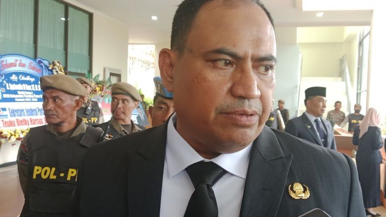 Pemerintah Kabupaten Penajam Paser Utara mewajibkan ASN dan PPPK membeli minimal 5 kg beras lokal per bulan mulai Februari 2025 untuk menyerap hasil panen petani dan mencegah deflasi.