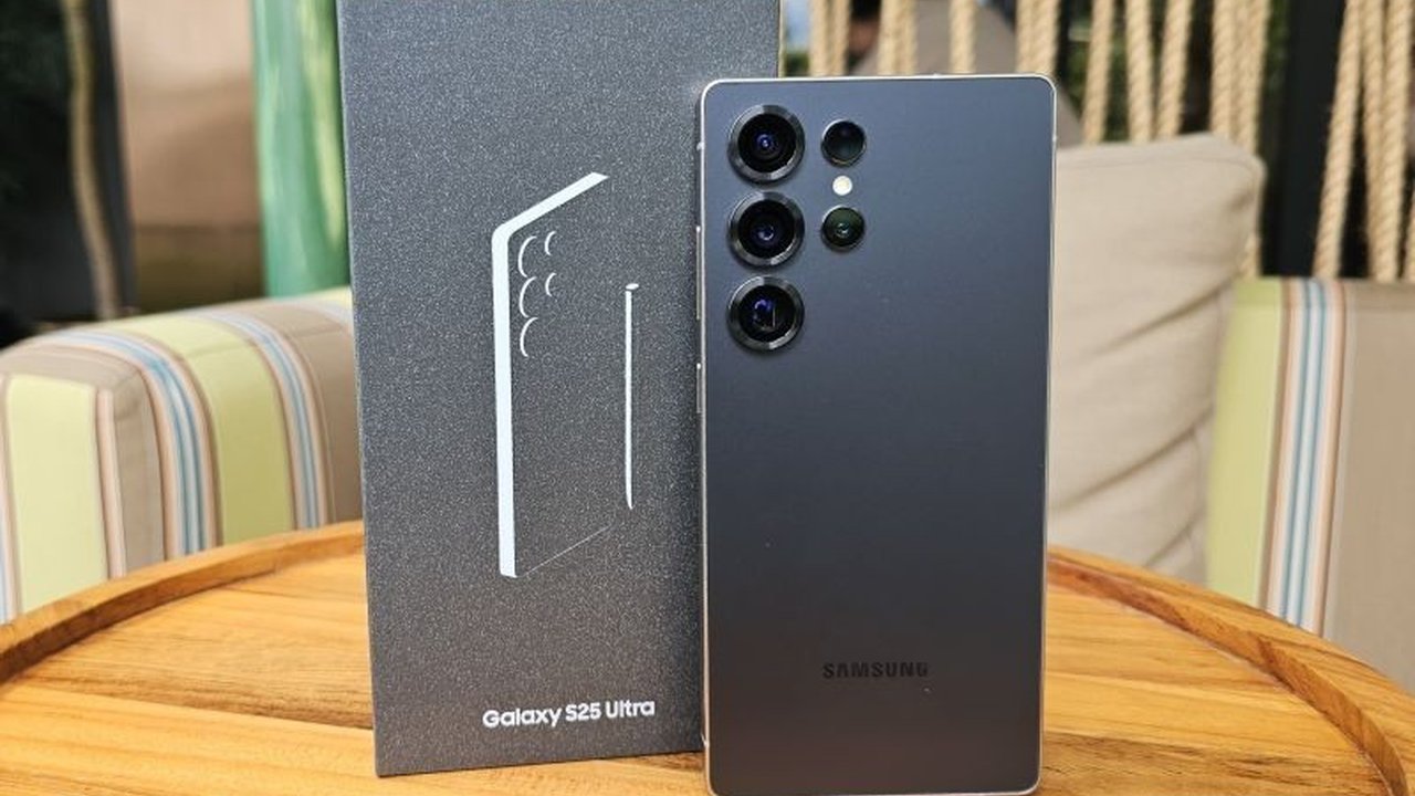 Samsung Galaxy S25 Ultra hadir dengan desain lebih modern, performa AI yang ditingkatkan, dan fitur-fitur canggih seperti Audio Eraser dan Best Face, membuat pengalaman pengguna semakin optimal.