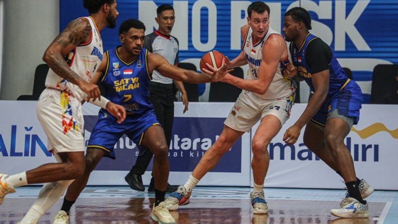Satya Wacana Salatiga menang 78-74 atas Rajawali Medan di IBL 2025, memperpanjang catatan tanpa kemenangan Rajawali Medan musim ini dan mengamankan posisi kedua klasemen sementara.