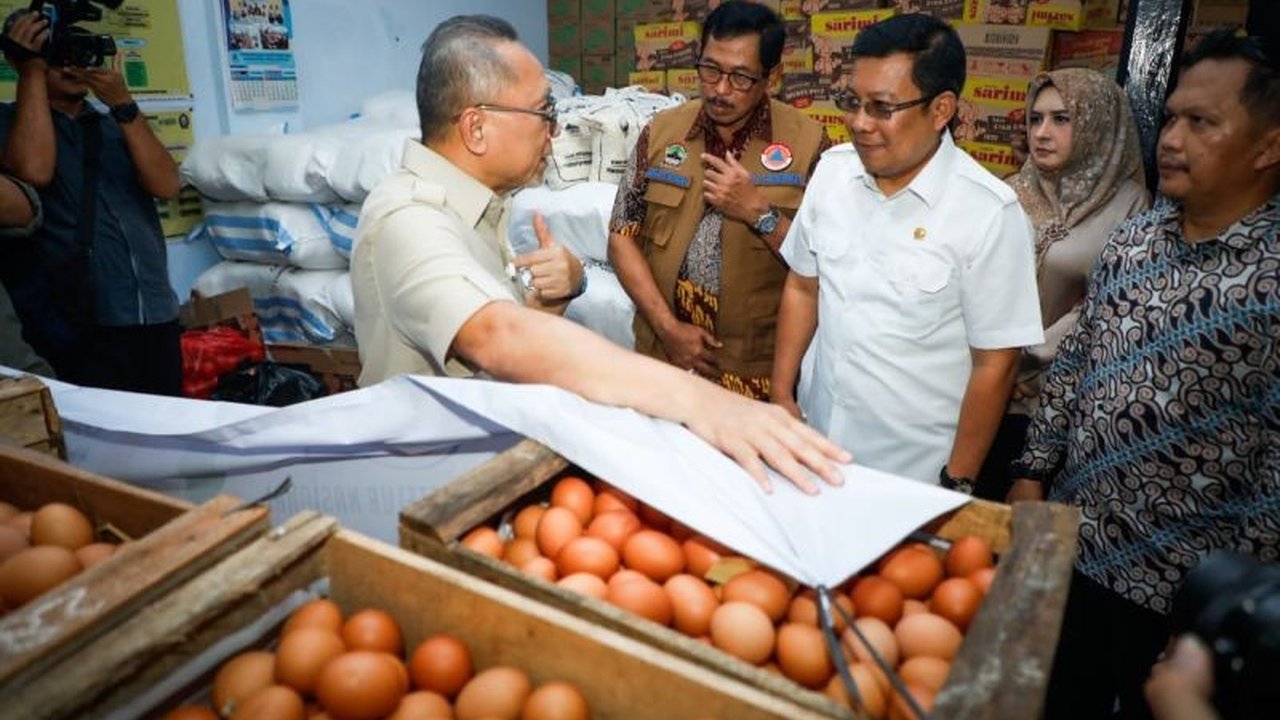 Kemenko Pangan, Bapanas, Pemprov Jateng, dan BUMN menyalurkan bantuan sembako kepada korban banjir di Kabupaten Pekalongan sebagai bentuk kepedulian pemerintah dan penanganan bencana alam.