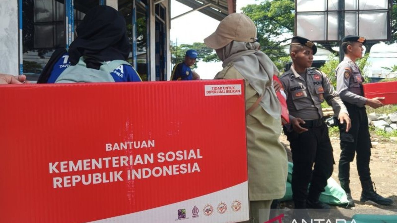 Kemensos menyalurkan bantuan senilai Rp362,5 juta berupa logistik kepada lebih dari 2000 warga di 13 desa di Cirebon yang terdampak banjir sejak Kamis (23/1), termasuk paket makanan, selimut, dan tenda.