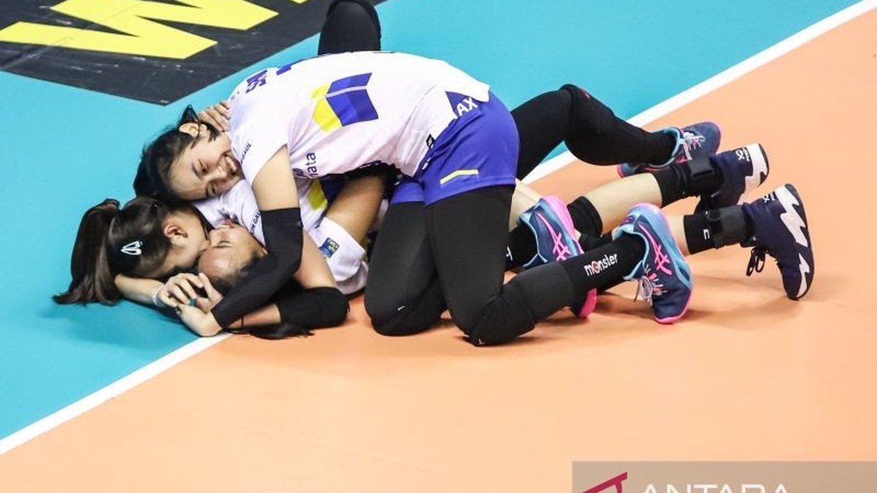 Tim putri Bandung bjb Tandamata meraih kemenangan 3-1 atas Gresik Petrokimia di Proliga 2025, mengakhiri rentetan kekalahan dan memperbaiki posisi klasemen sementara.