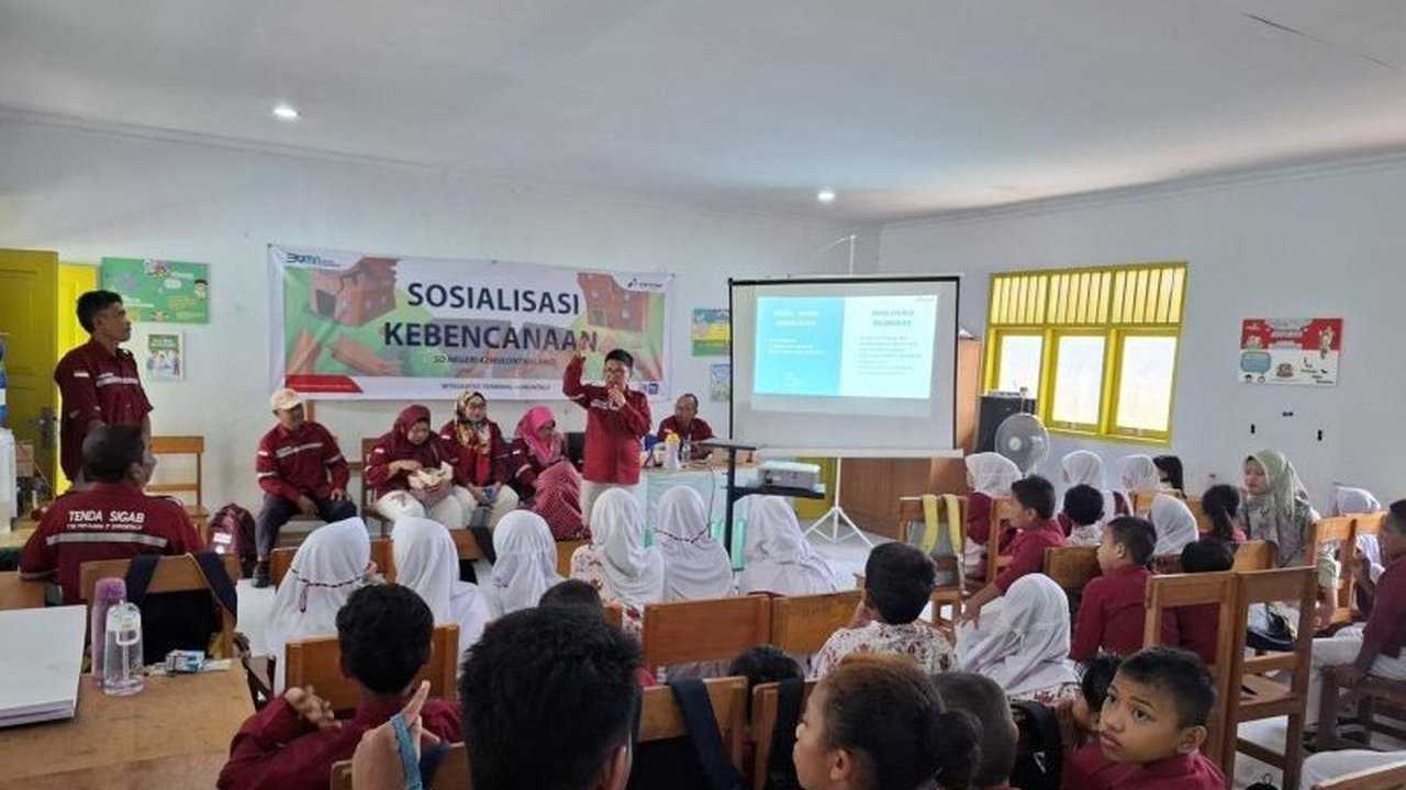 Pertamina Patra Niaga Regional Sulawesi memberikan edukasi kebencanaan kepada 89 siswa SD Negeri 42 Hulonthalangi Gorontalo pada peringatan Bulan K3 2025, guna meningkatkan kesiapsiagaan menghadapi bencana.