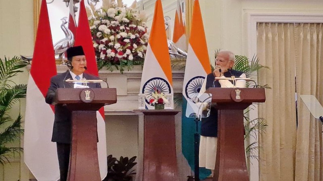 Presiden Prabowo Subianto mengajak India meningkatkan kerja sama investasi infrastruktur di Indonesia, demi memperkuat hubungan ekonomi kedua negara, ditandai dengan partisipasi TNI dalam parade Hari Republik India.