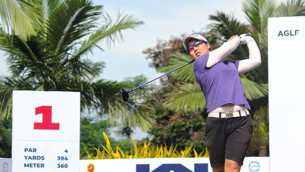 Pegolf Korea Selatan, Cho Jeongmin, unggul di Indonesia Women’s Open 2025 setelah putaran kedua, disusul ketat oleh Yuai Ji dari China dan Holly Victoria Halim dari Indonesia.