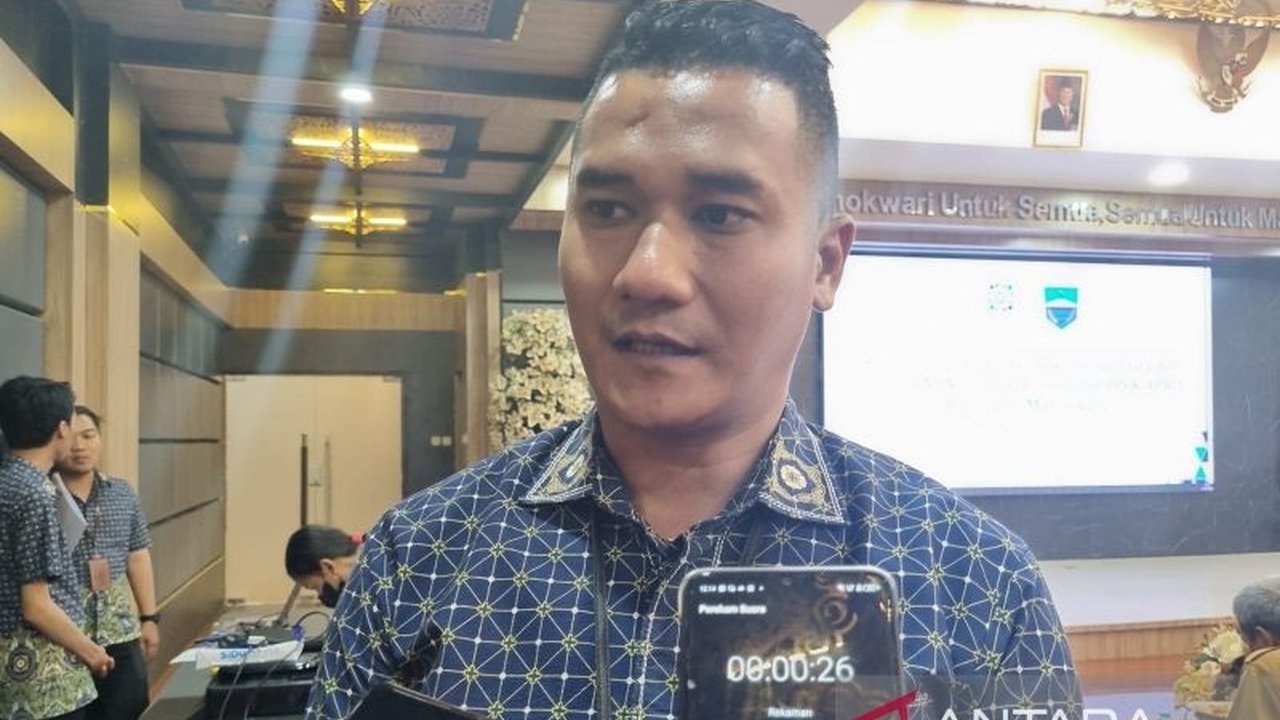 Pemkab Manokwari mengalokasikan Rp12 miliar untuk melindungi 29.000 warganya melalui program JKN, termasuk 7.000 warga tidak mampu yang belum terdaftar sebelumnya.