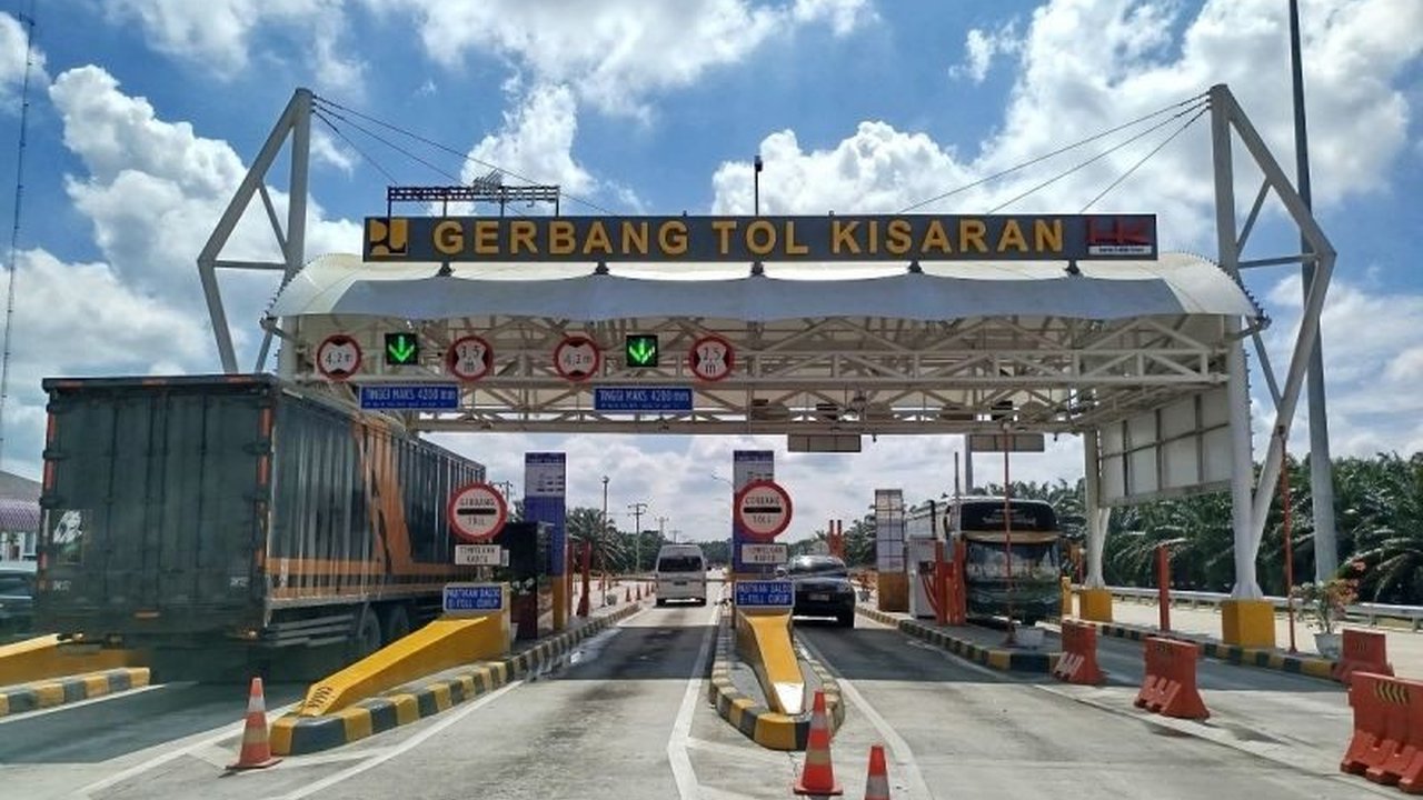 Libur panjang Isra Mi'raj dan Imlek 2025 mengakibatkan peningkatan trafik Jalan Tol Trans Sumatera hingga 12 persen dibandingkan hari biasa, terutama terlihat pada peningkatan kendaraan di beberapa ruas tol.