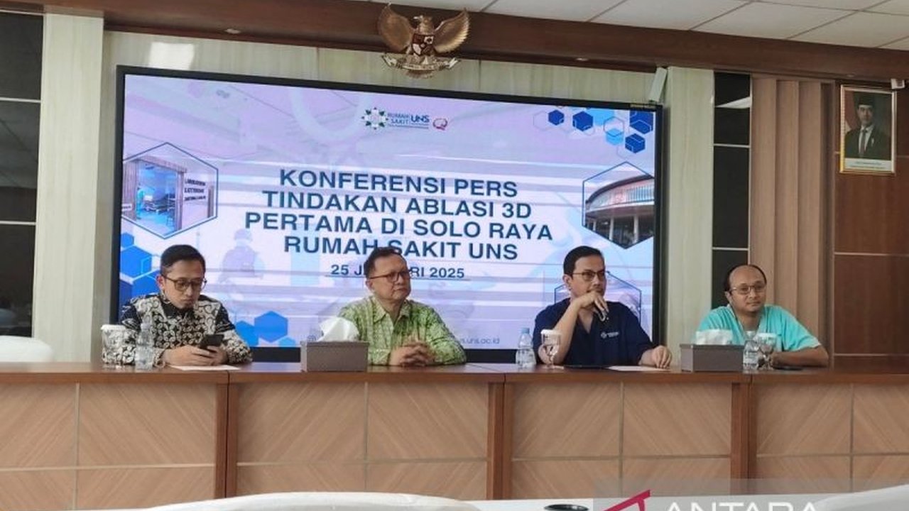 Rumah Sakit UNS Surakarta berhasil melakukan prosedur ablasi jantung 3D pertama di wilayah Solo Raya, sebuah metode inovatif untuk mengatasi aritmia jantung yang menawarkan akurasi lebih tinggi dibandingkan metode konvensional.